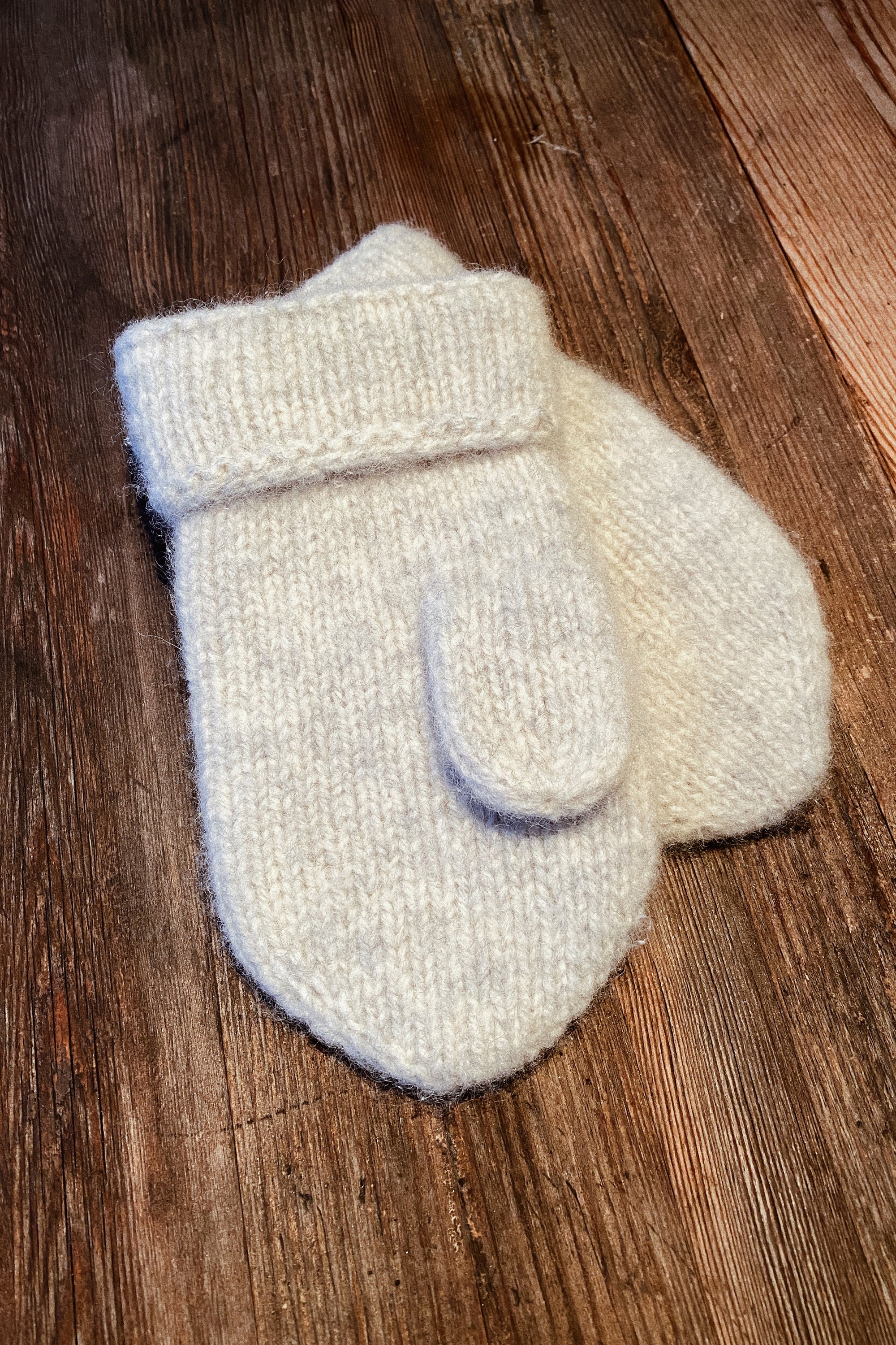 Ullu Mittens (Short)